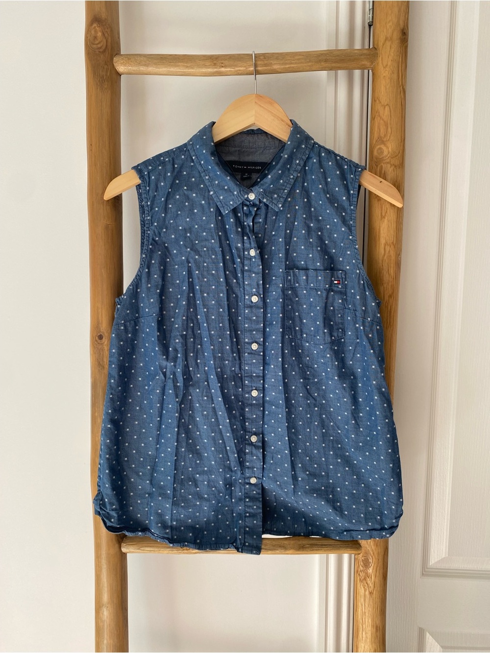 Tommy Hilfiger Sleeveless Button Up Collared Shirt Womens M Blue Casual Preppy